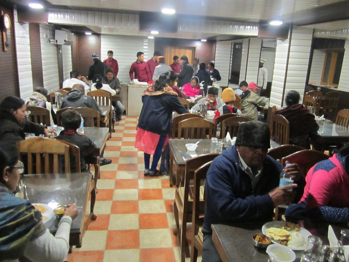 Hotel Akbar Sonāmarg Kültér fotó