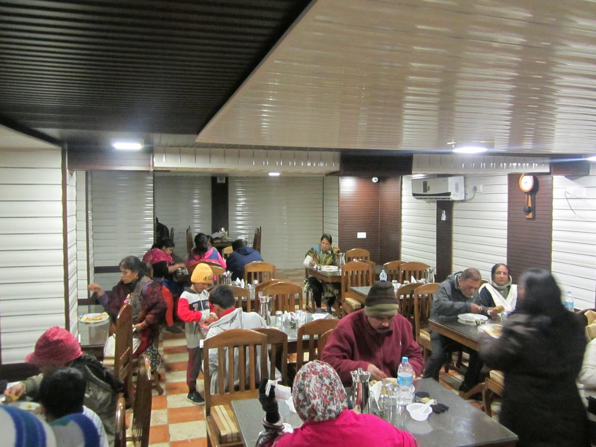 Hotel Akbar Sonāmarg Kültér fotó